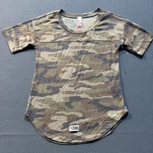 NO BOUNDARIES KIDS CAMOFLAG  Top   Sz S  Pre owned Excellent